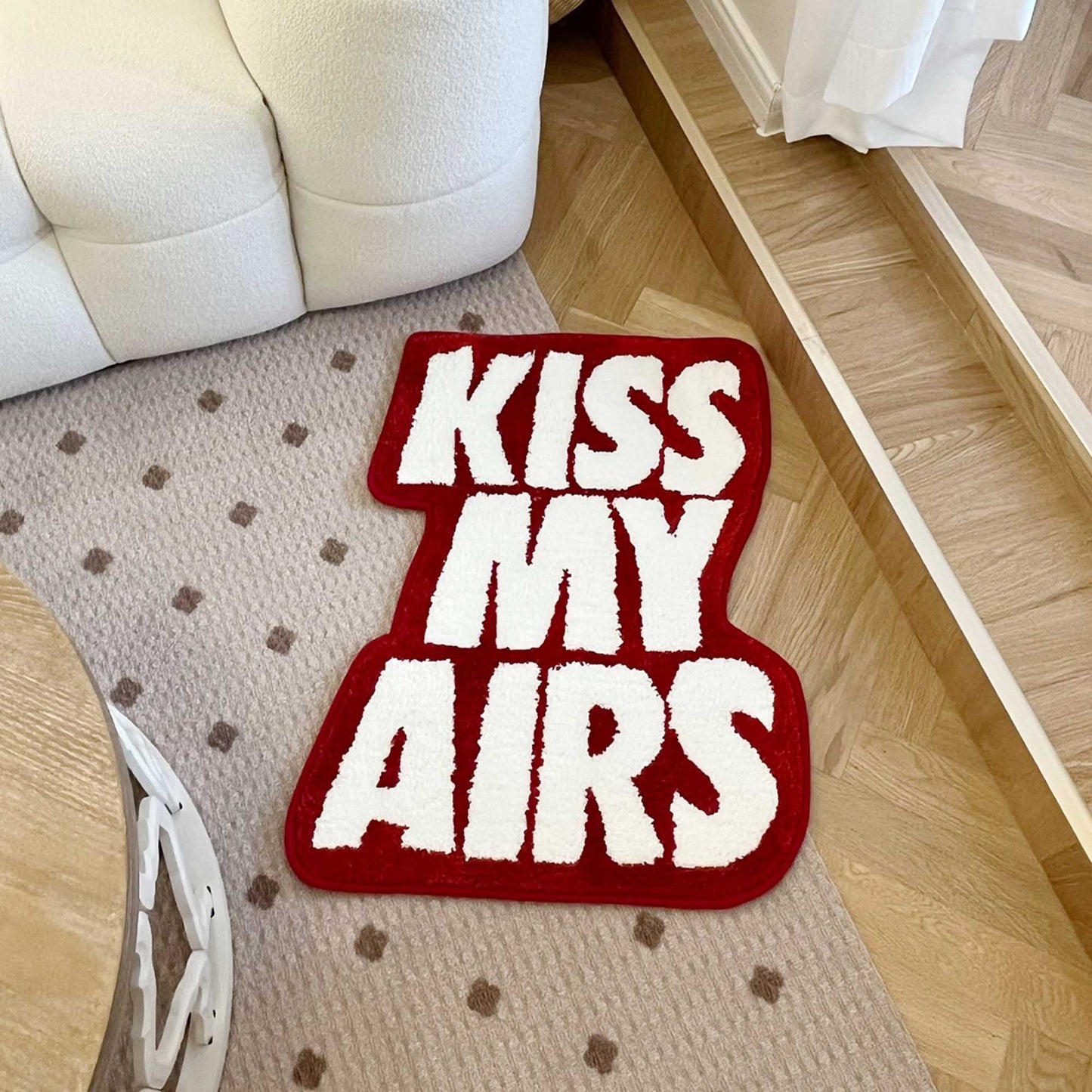 Tufted Rug Kiss my Airs Rug Front in a Living Room