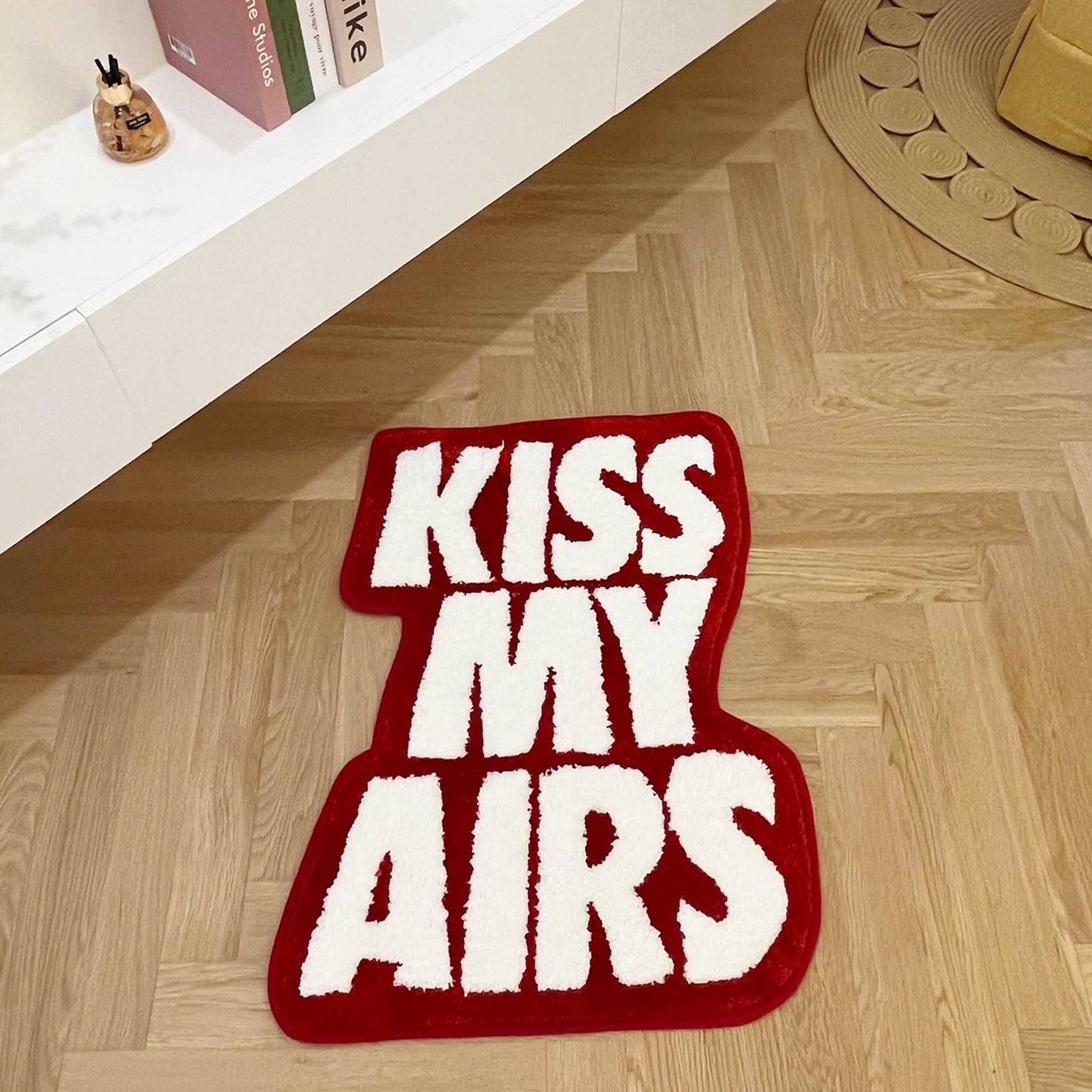 Tufted Rug Kiss my Airs Rug Front in a Living Room