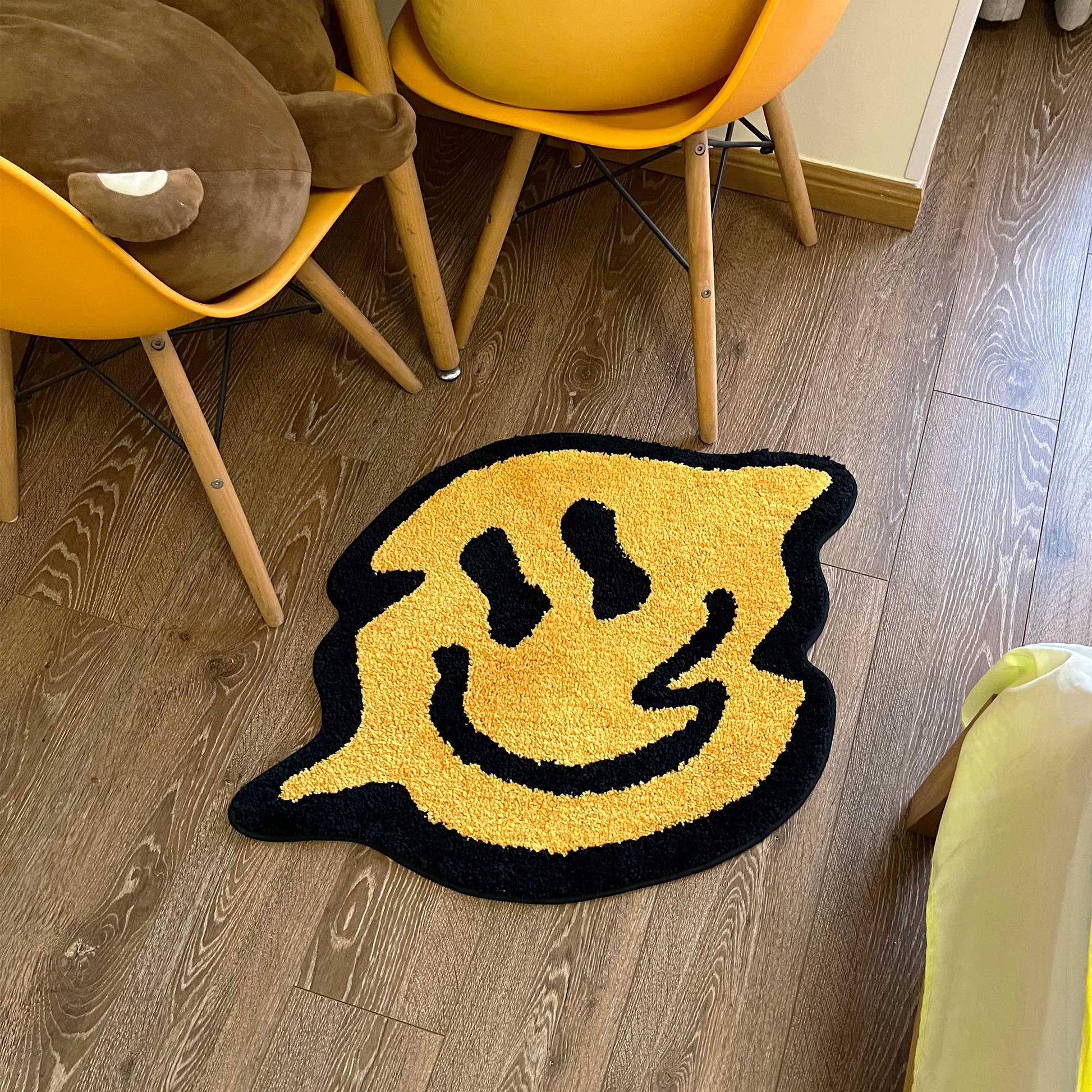 Tufted Rug Melting Yellow Smiley Face Rug in Bedroom